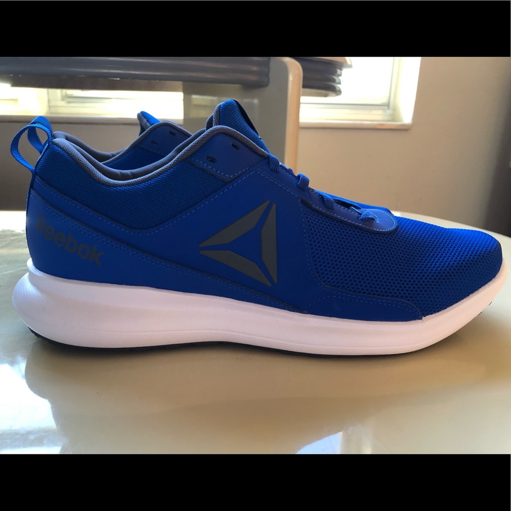 REEBOK SNEAKERS [New with tag]